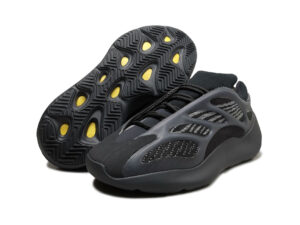 Adidas Yeezy Boost 700 V3 черные светящиеся (40-44)